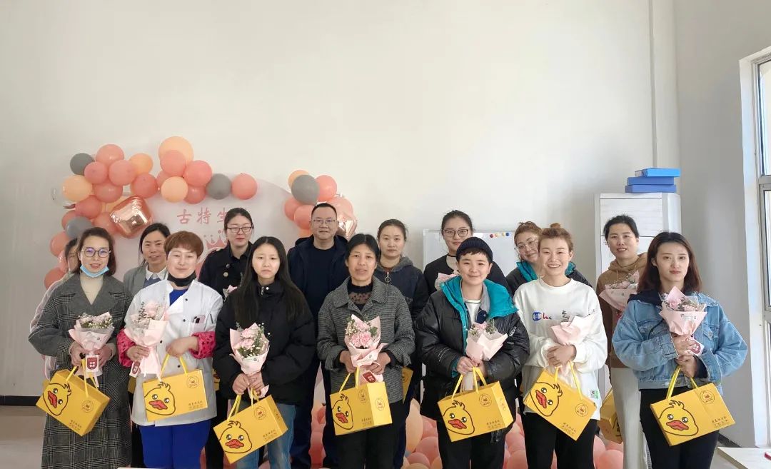 安徽古特生物科技有限公司于2022年3月8日组织开展了节日活动，公司全体女职工及特邀嘉宾—总经理秦永发先生在温馨愉快的氛围中共度女神节。